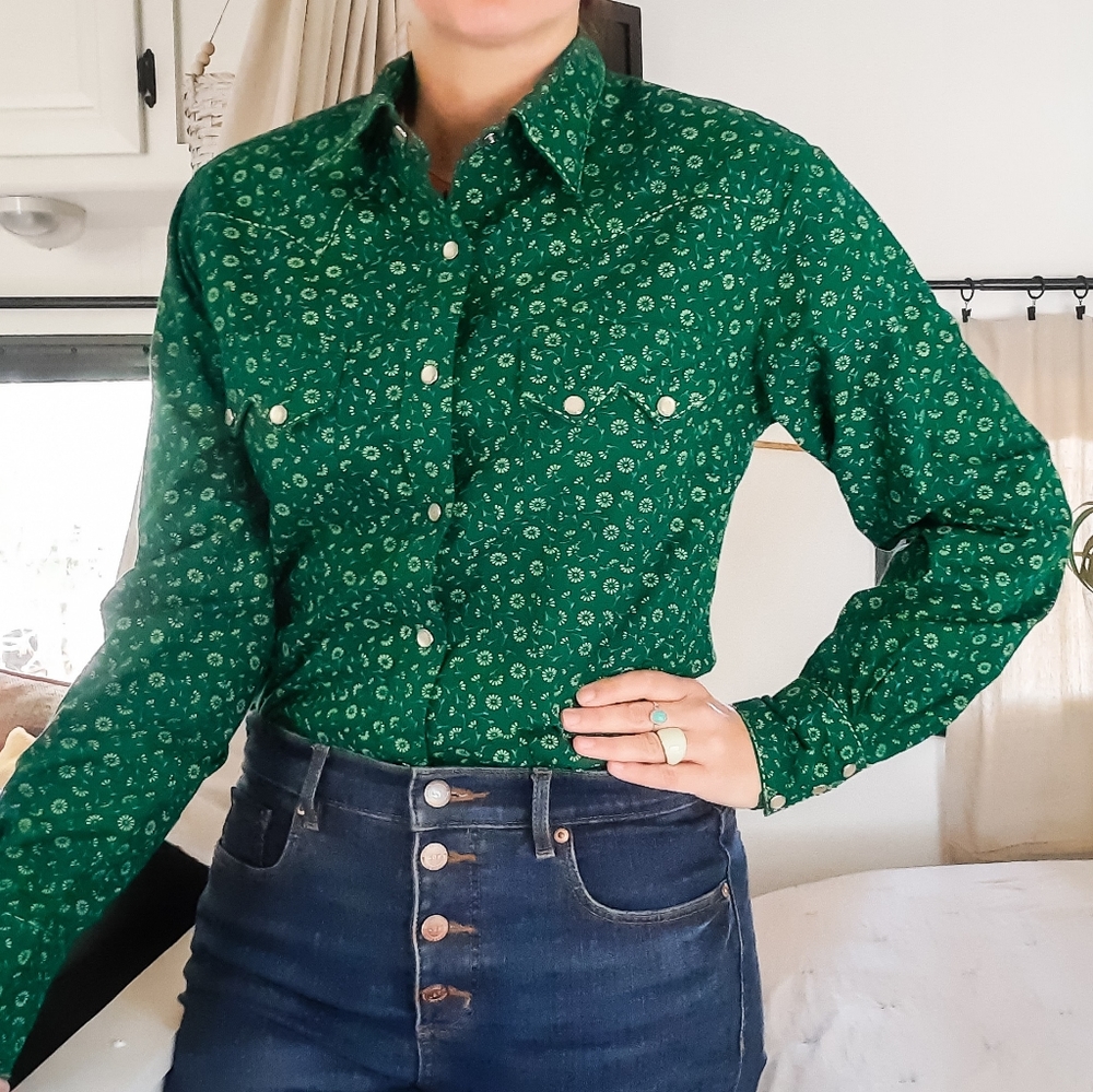 Western Green 𝙥𝙚𝙖𝙧𝙡 𝙨𝙣𝙖𝙥 𝙨𝙝𝙞𝙧𝙩. 🌵